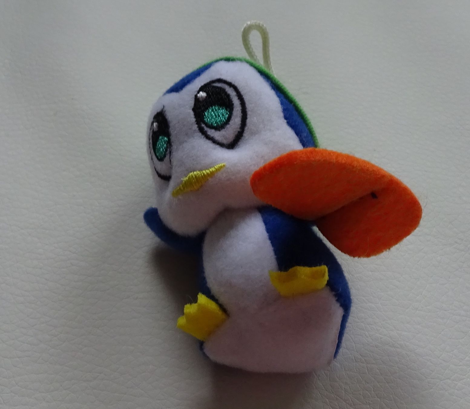 Spielzeuge: Surfer-Pinguin-Küken – Neu (gemäss Beschreibung) aus Wagenhausen von M.Sieg