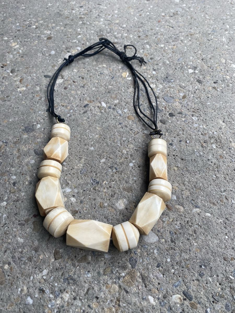 Catenine: Statement-Kette mit Elfenbein Imitat – Usato da Zürich venduto da coraruoss