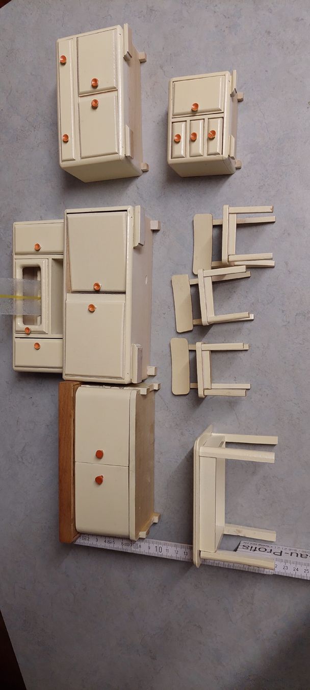 Case e mobili per bambole: Puppenstuben Möbel Antik – Usato da Muri AG venduto da nindo1 9
