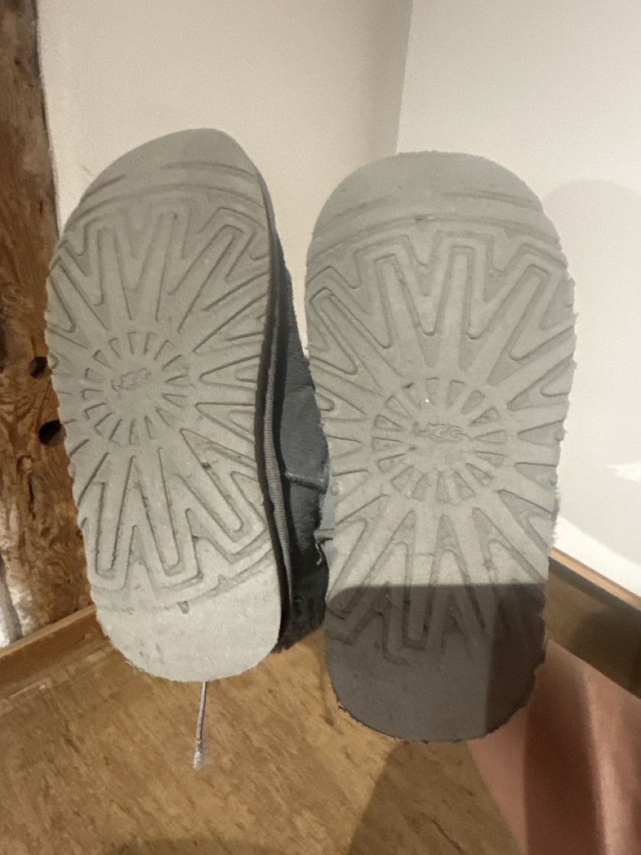Scarpe per ragazze: Winter UGG Boots in Grau, Grösse 33 – Usato da Trimmis venduto da vai_9qzr 3