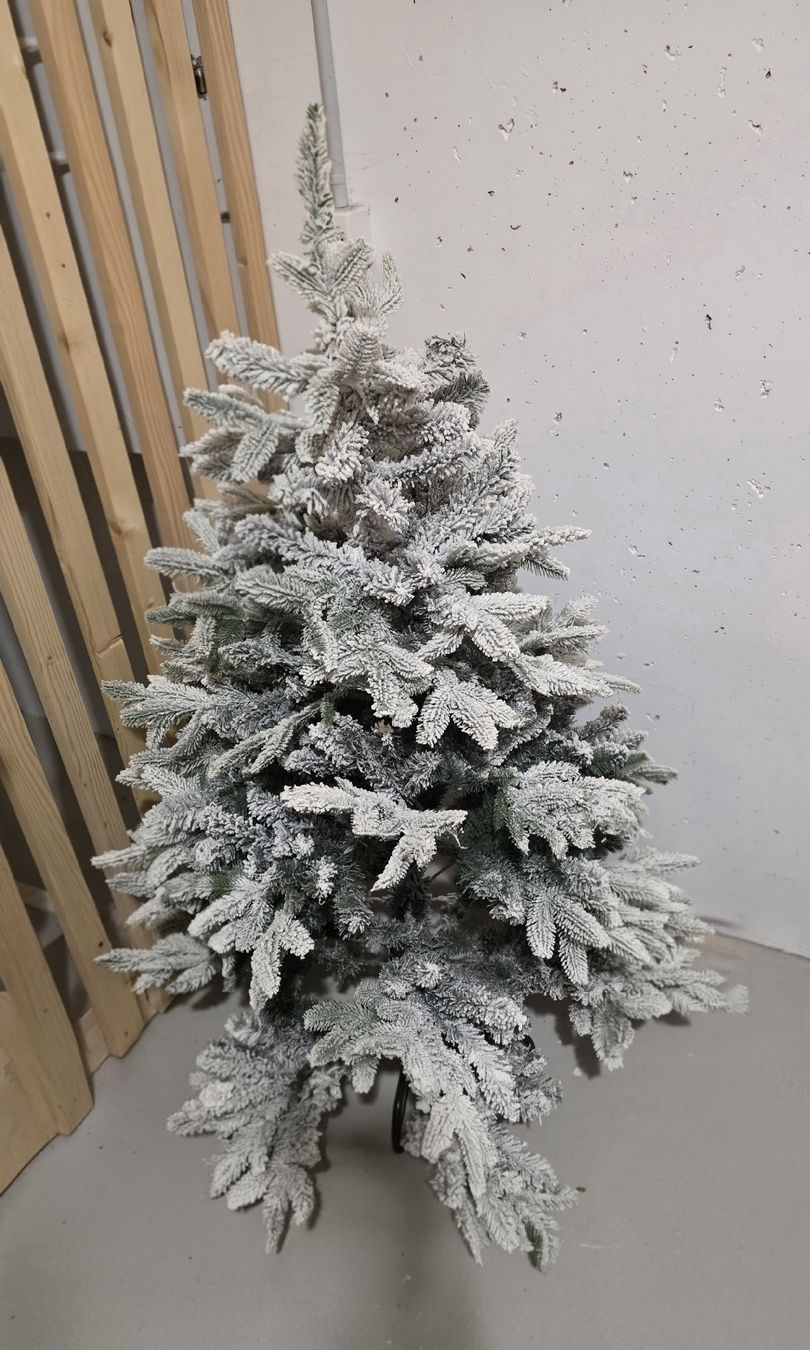 Alle Dekorationen: Künstlicher Weihnachtsbaum – Gebraucht aus Büttikon AG von PAM120319 1