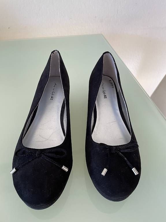 Scarpe da donna: Chaussures daim pointure 36 – Usato da Puidoux venduto da neg_9p7m 1