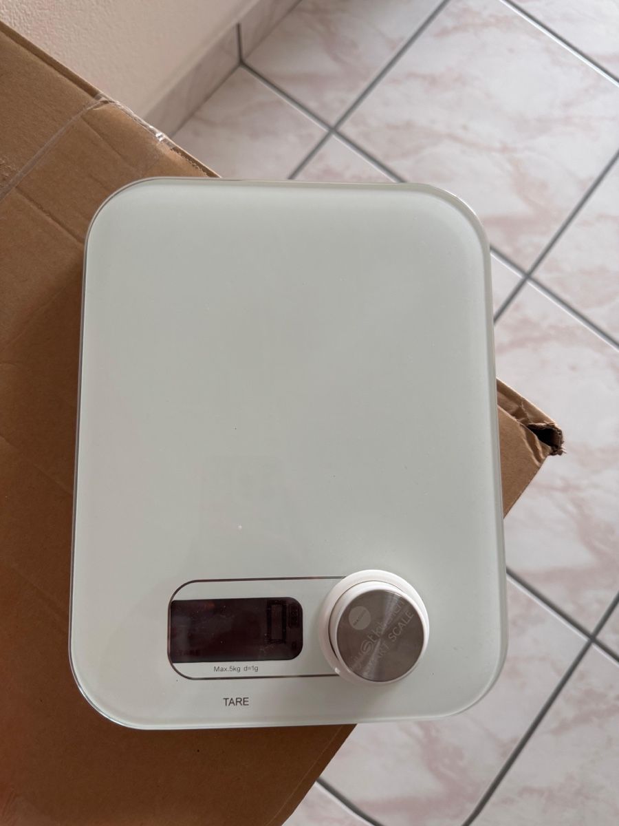 Bilance da cucina: Weiße digitale Küchenwaage mit eigener Stromversorgung – Usato da Sementina venduto da RiccardoCo