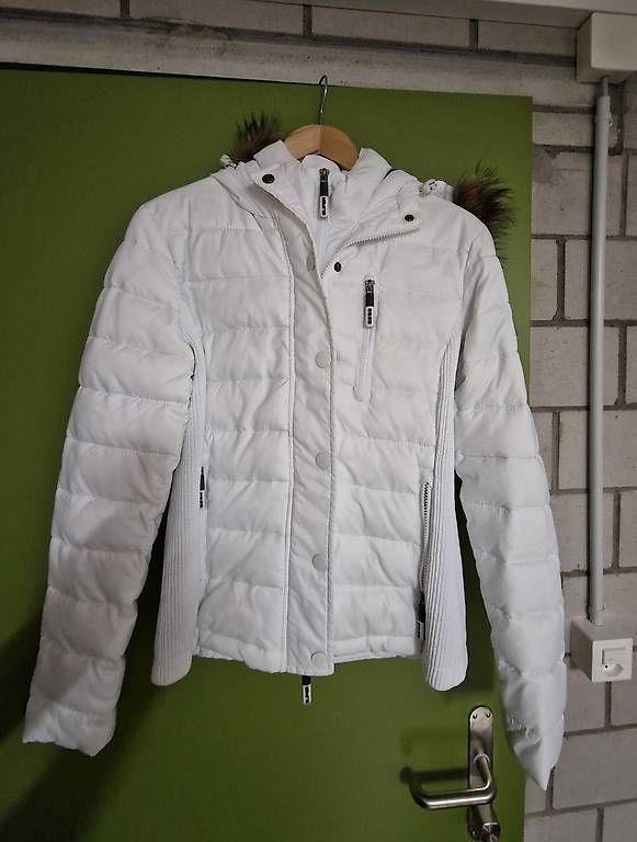 Vestes: Winterjacke Superdry (Grösse L) – D'occasion à Winterthur par TOPM