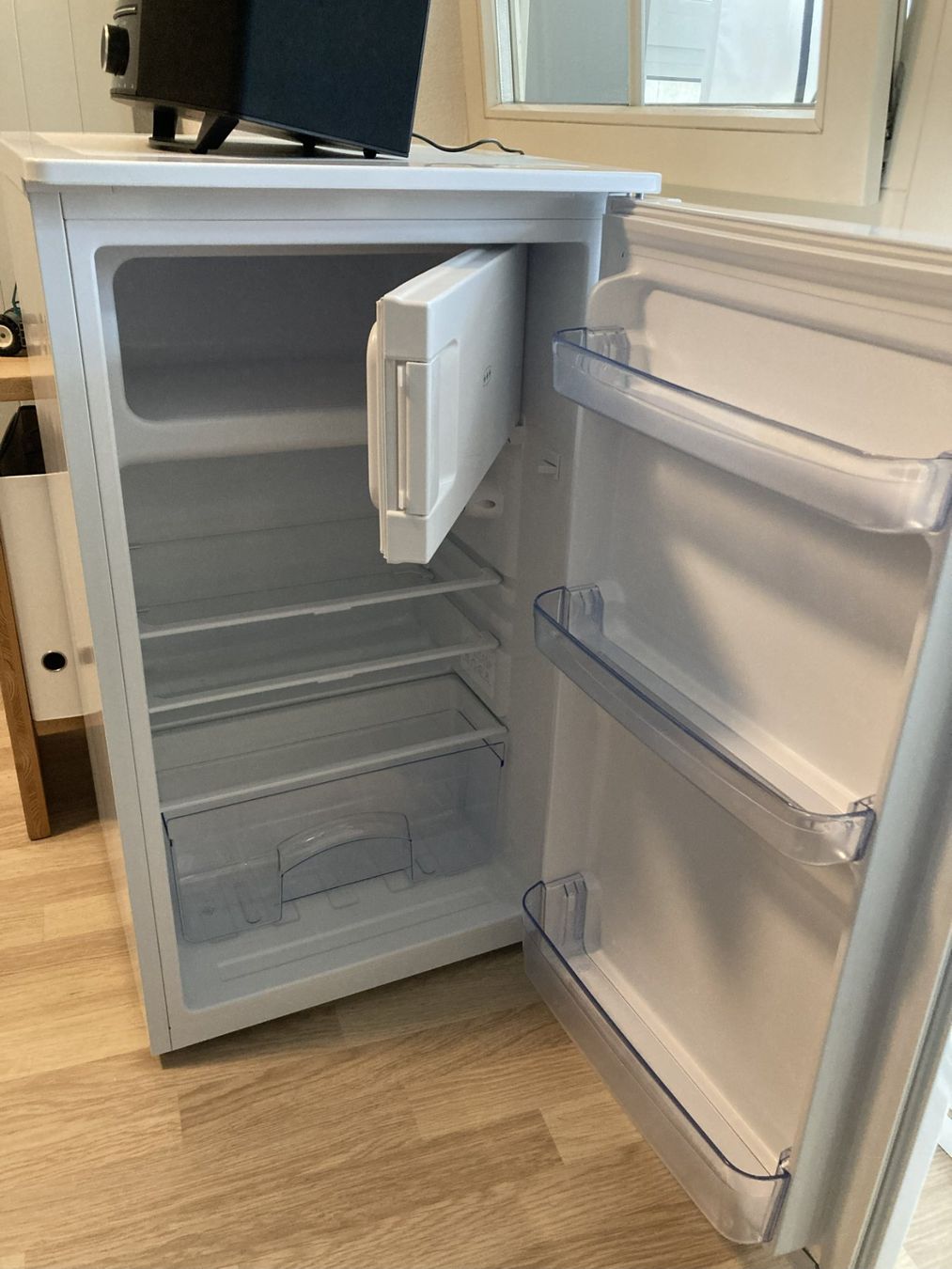 Frigoriferi: Kühlschrank Prima Vista 81l – Nuovo (secondo la descrizione) da Schwarzenburg venduto da RX_R
