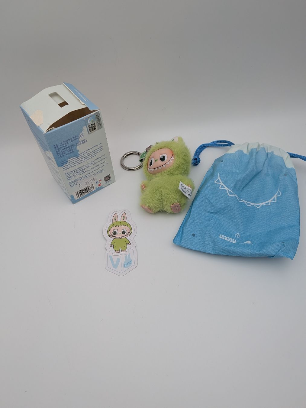 Pop Mart Statuette: Labubu Pin fot Love - V – Usato da Ettiswil venduto da nadjae02 1