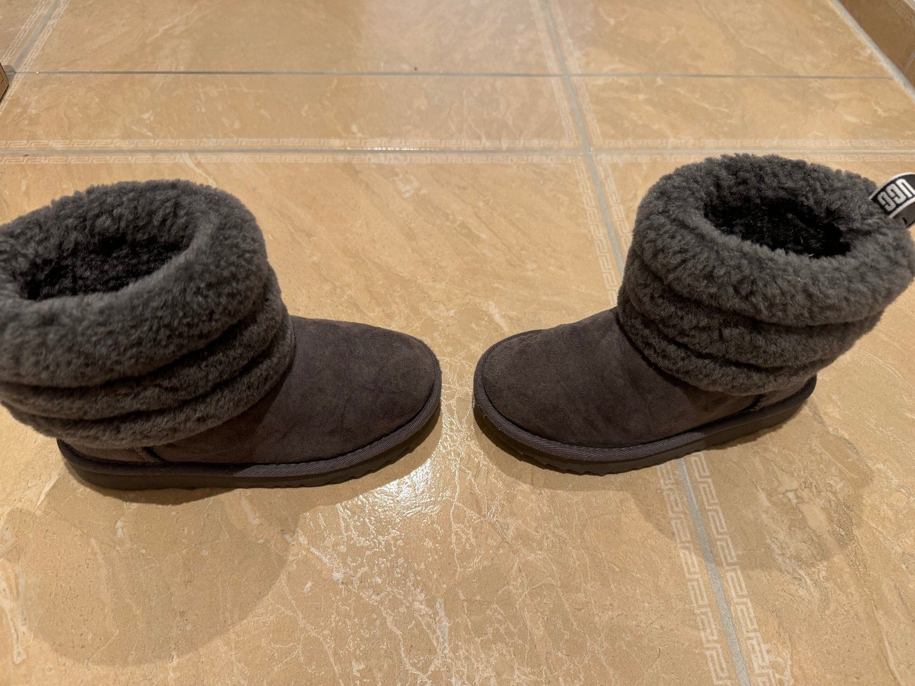 Ugg Scarpe per ragazze: UGG warme Schuhe, 28.5 – Usato da Klingnau venduto da Markus14