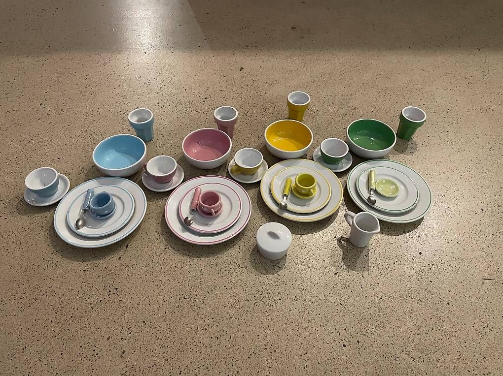 Set di piatti: Kinder Spiel Porzellan – Usato da Zürich venduto da danihoffmann81