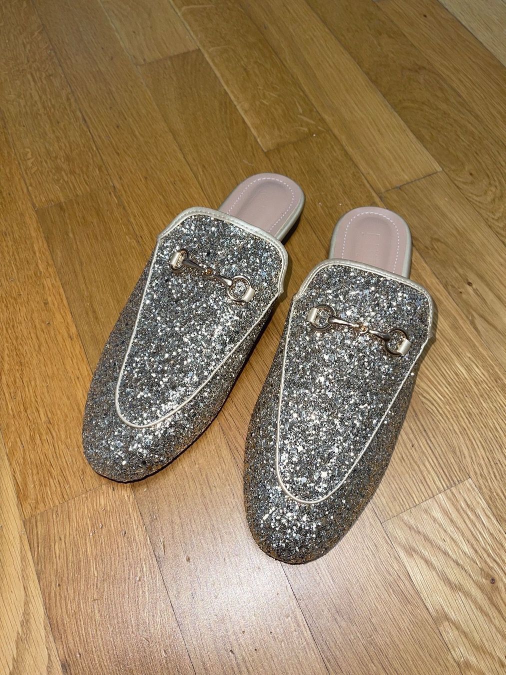Scarpe da donna: NEU Mules Gold Glitter 41 Slipper – Nuovo (secondo la descrizione) da Zug venduto da MC2CC