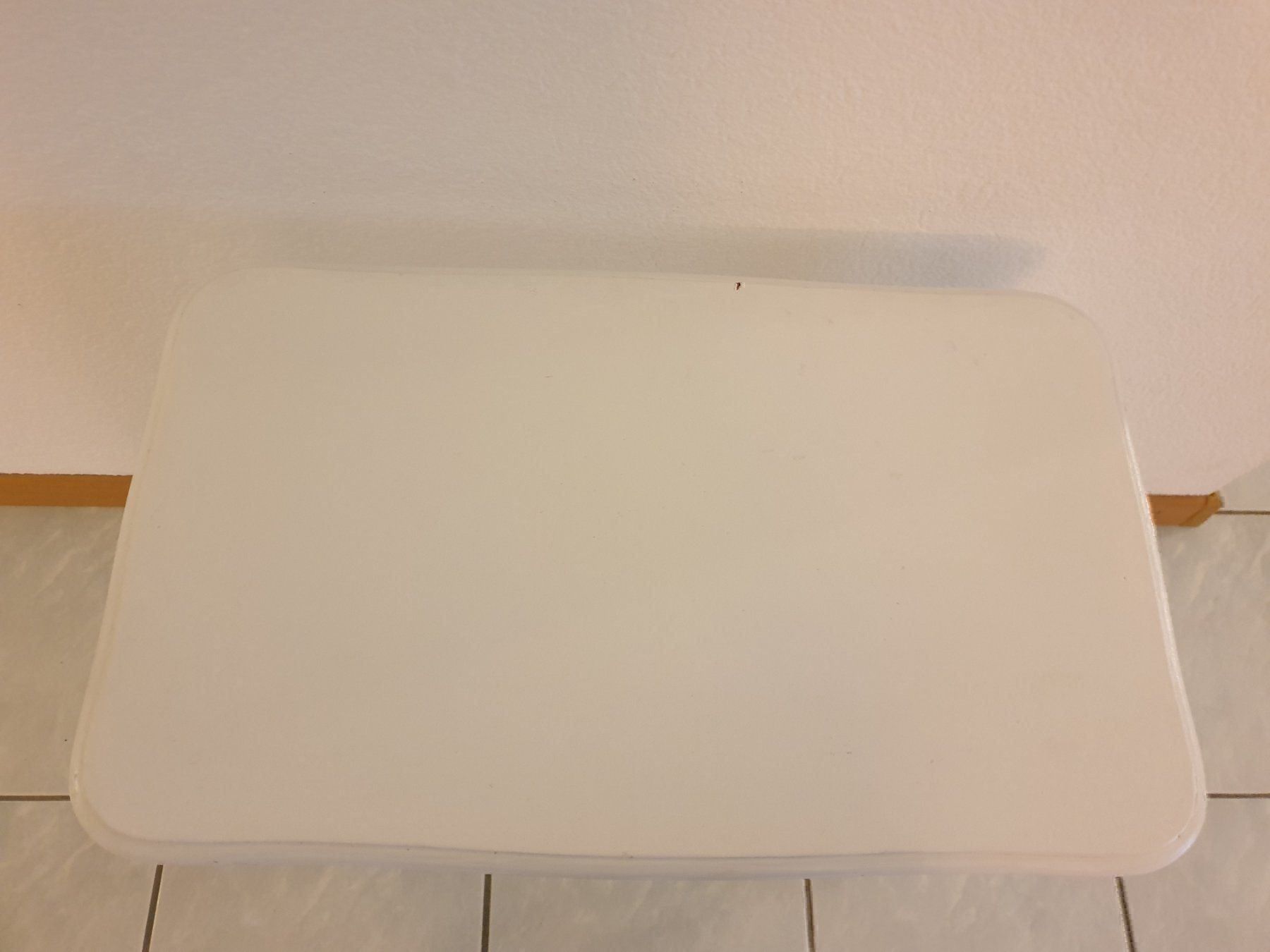 Comodini: Table de nuit ancienne, bois – Usato da Neuchâtel venduto da Verenas12 3