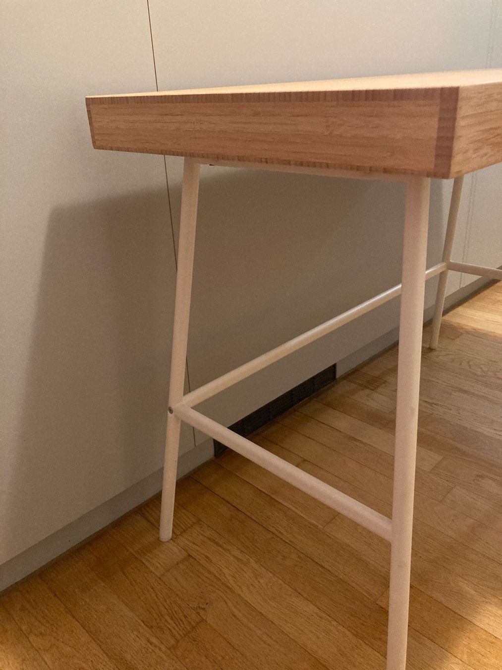 Ikea Scrivanie: Schreibtisch Lillasen – Usato da Zürich venduto da ben_5t7t 2