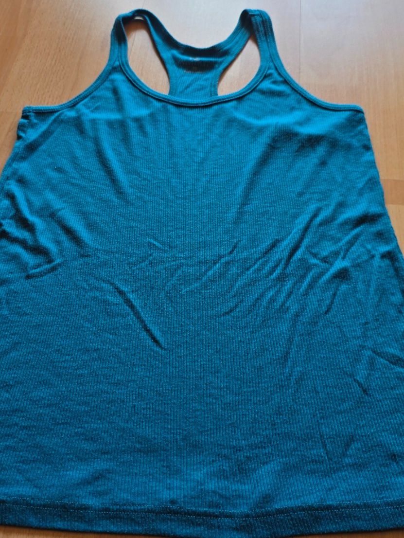 Top: Sporttop in Türkis, Grösse S – Usato da Niederbipp venduto da Tamara15101995 2