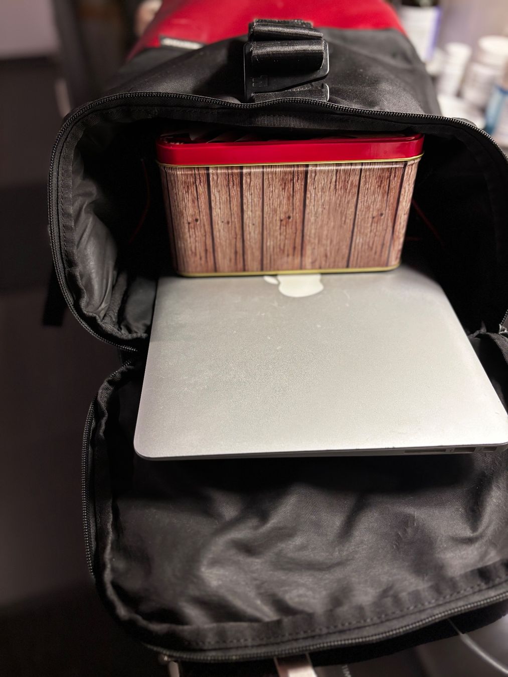Freitag Zaini: FREITAG Rucksack CARTER Schwarz-Rot – Usato da Niederwangen b. Bern venduto da muidop 8