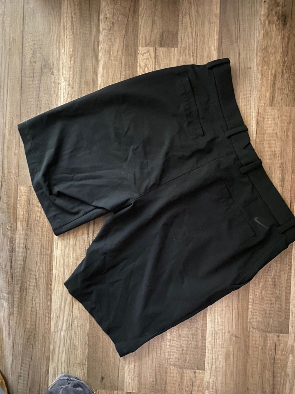 Nike Pantaloni: NIKE Golf Hose/Short W36. schwarz – Usato da Allenwinden venduto da Obalu 1