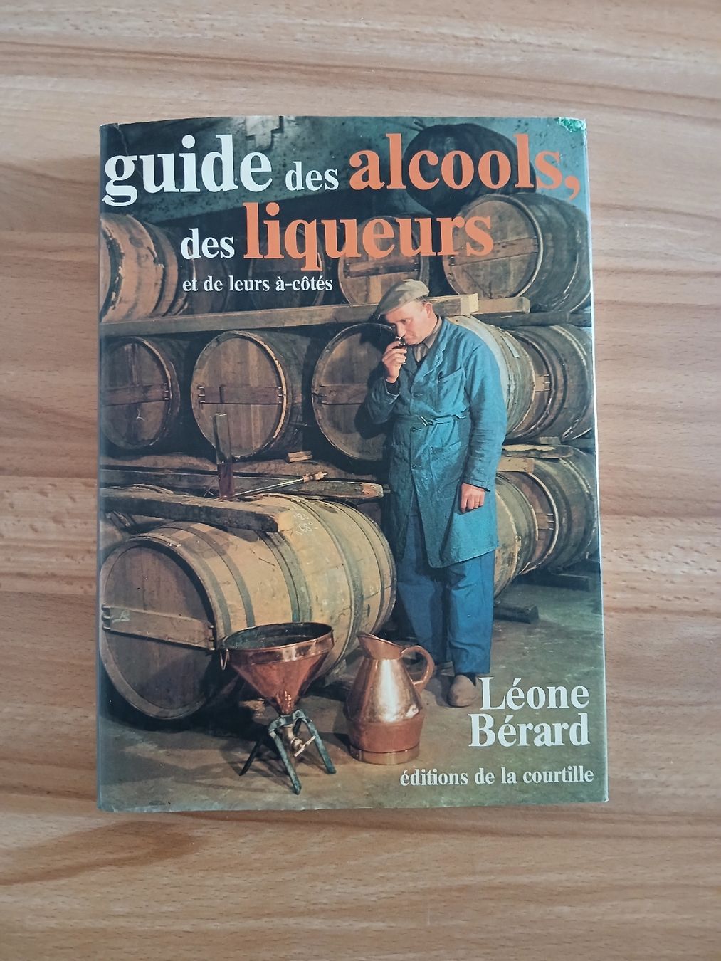 Livres: Guide des alcools et liqueurs Léone Bérard  – D'occasion à Le Sentier par arc_2thy