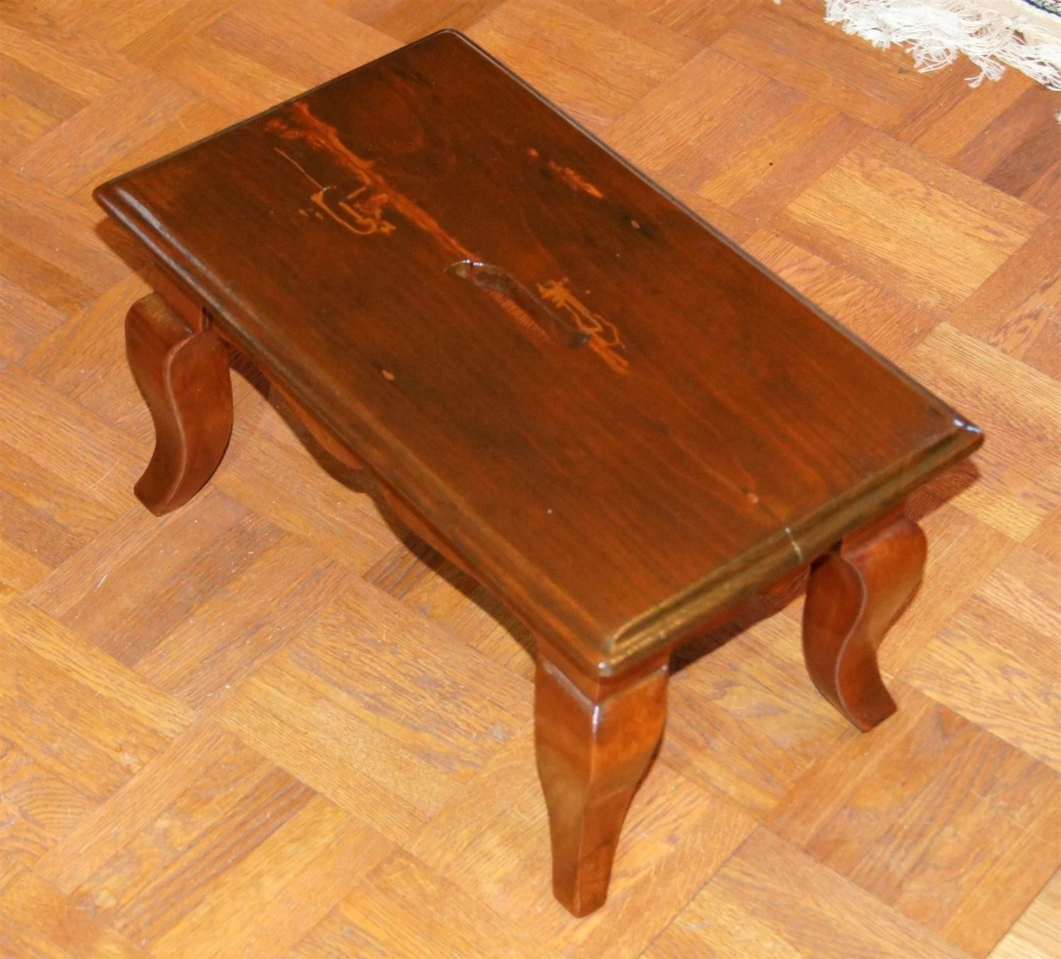 Hocker: Antiker Schemel – Gebraucht aus Geroldswil von ARTEFACTO