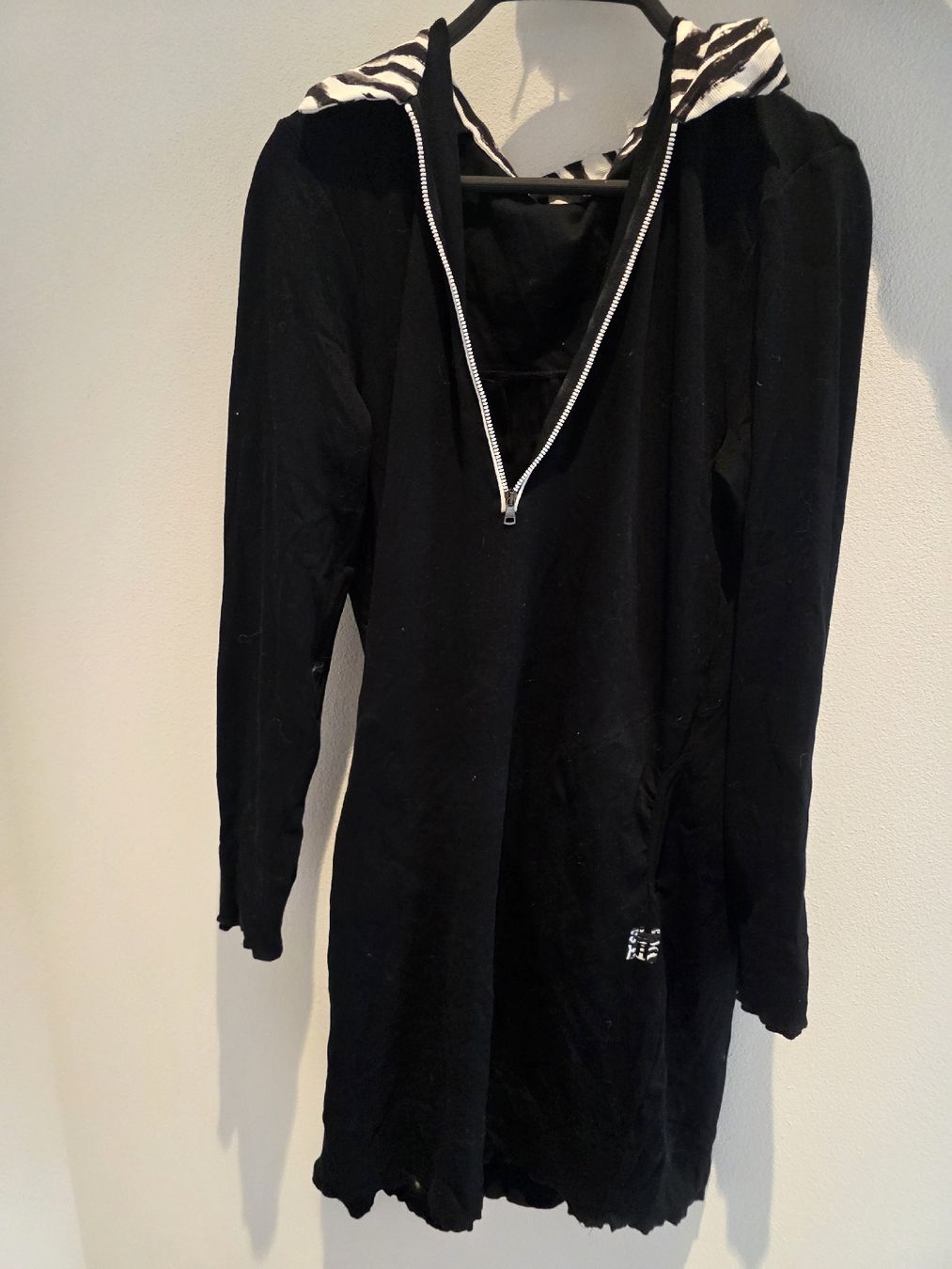 Marc Cain Kleider: Marc Cain Longpullover Kleid N5 – Gebraucht aus Berg TG von lisboa.sky