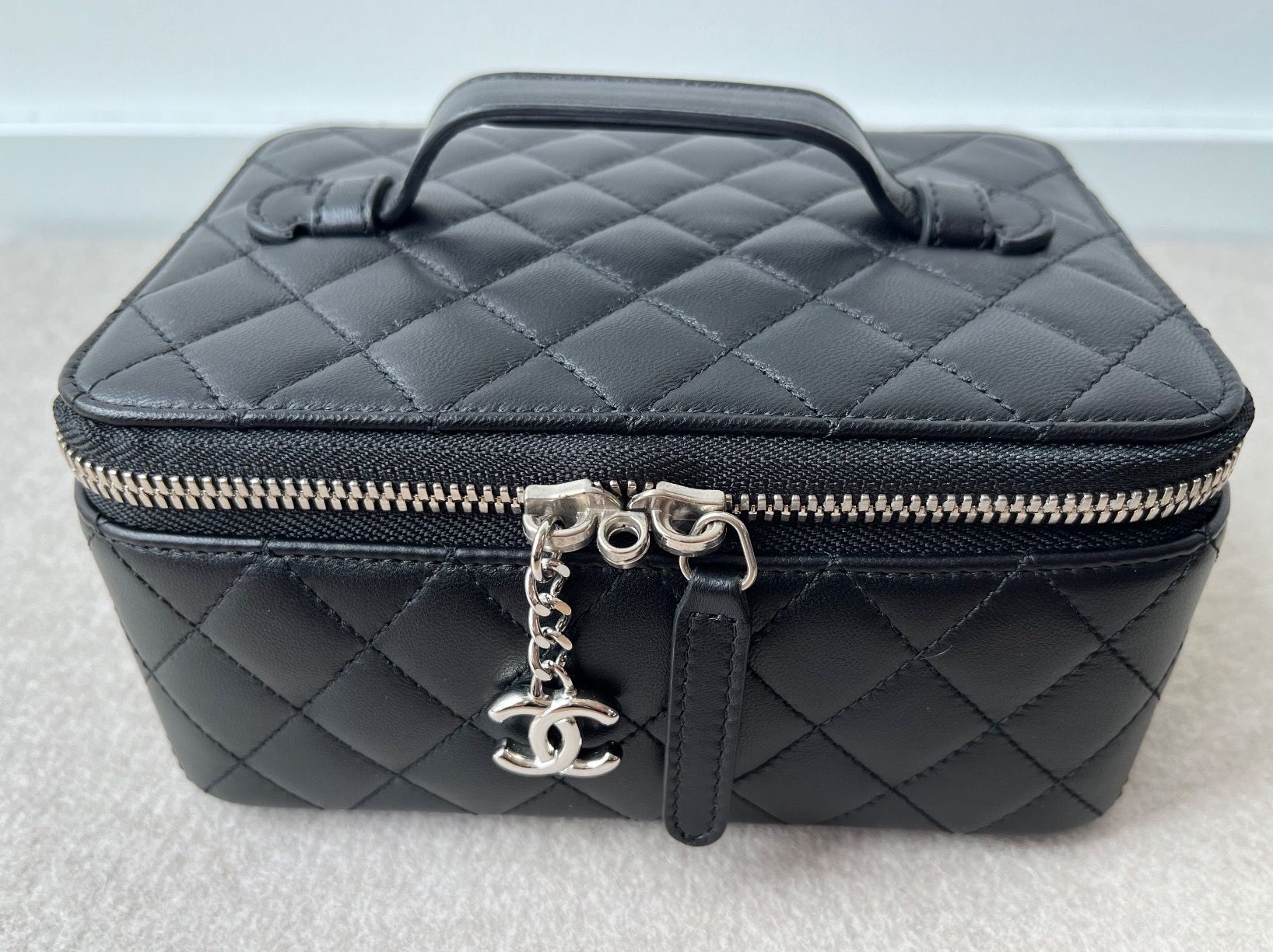Chanel Portagioie: Chanel Vanity – Usato da Villars-sur-Glâne venduto da etoupe621 1
