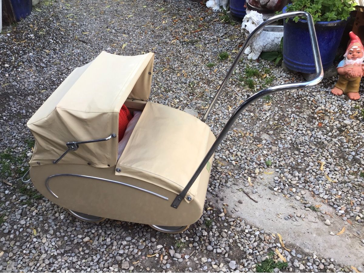 Voitures de poupées: Antiker Puppenwagen – D'occasion à Bazenheid par jud_wk8k