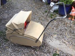Antiker Puppenwagen