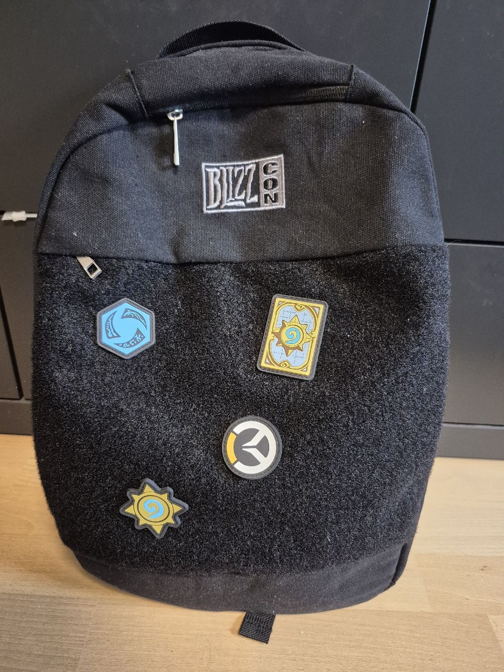 Zaini: Activision Blizzard Blizzcon Rucksack mit Badges – Usato da Seuzach venduto da Xauberai