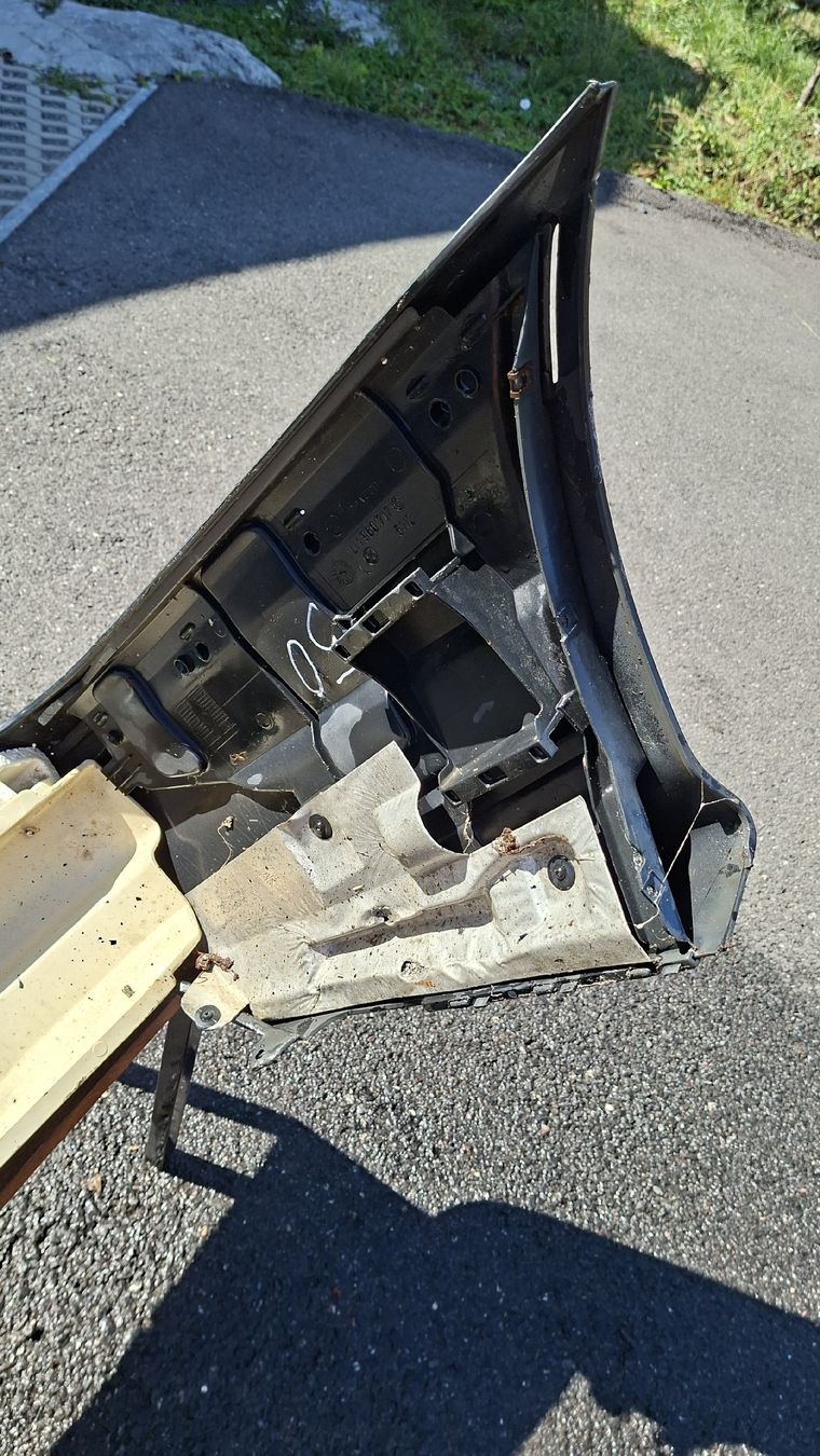 BMW Tutti pezzi di ricambio auto: Pare choc arriere BME E36 – Usato da Vérossaz venduto da Thibault1234 1