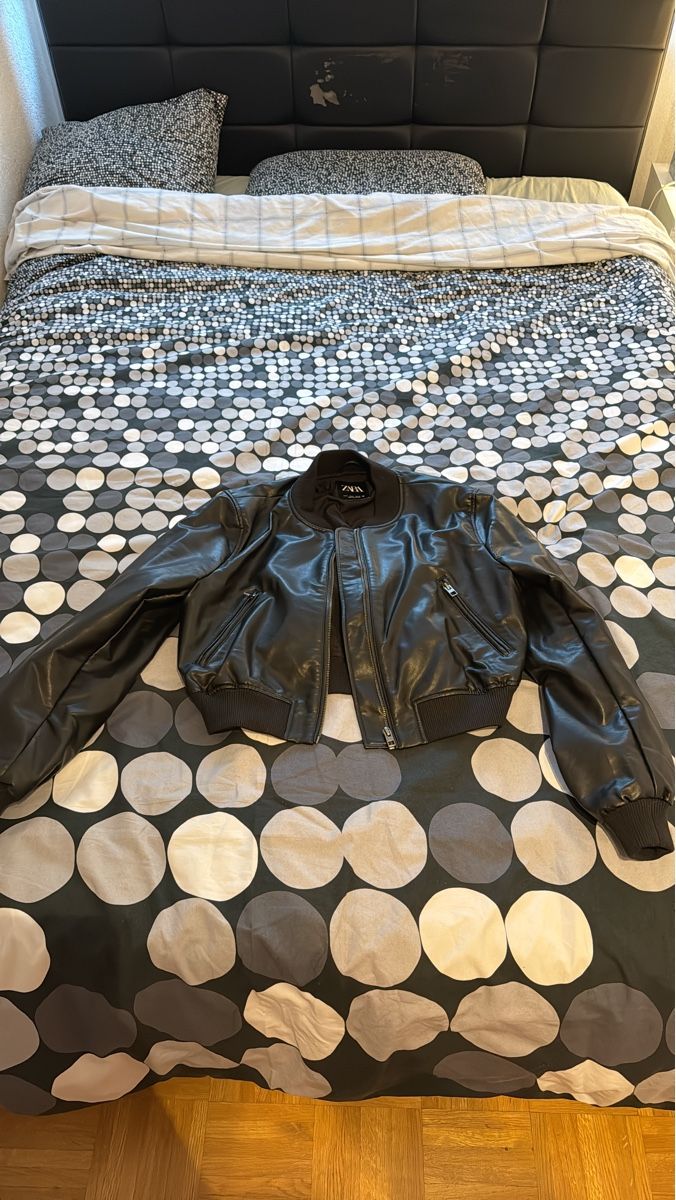 Zara Jacken: Blouson Zara en cuir – Neu (gemäss Beschreibung) aus Lausanne von raf_k5nx