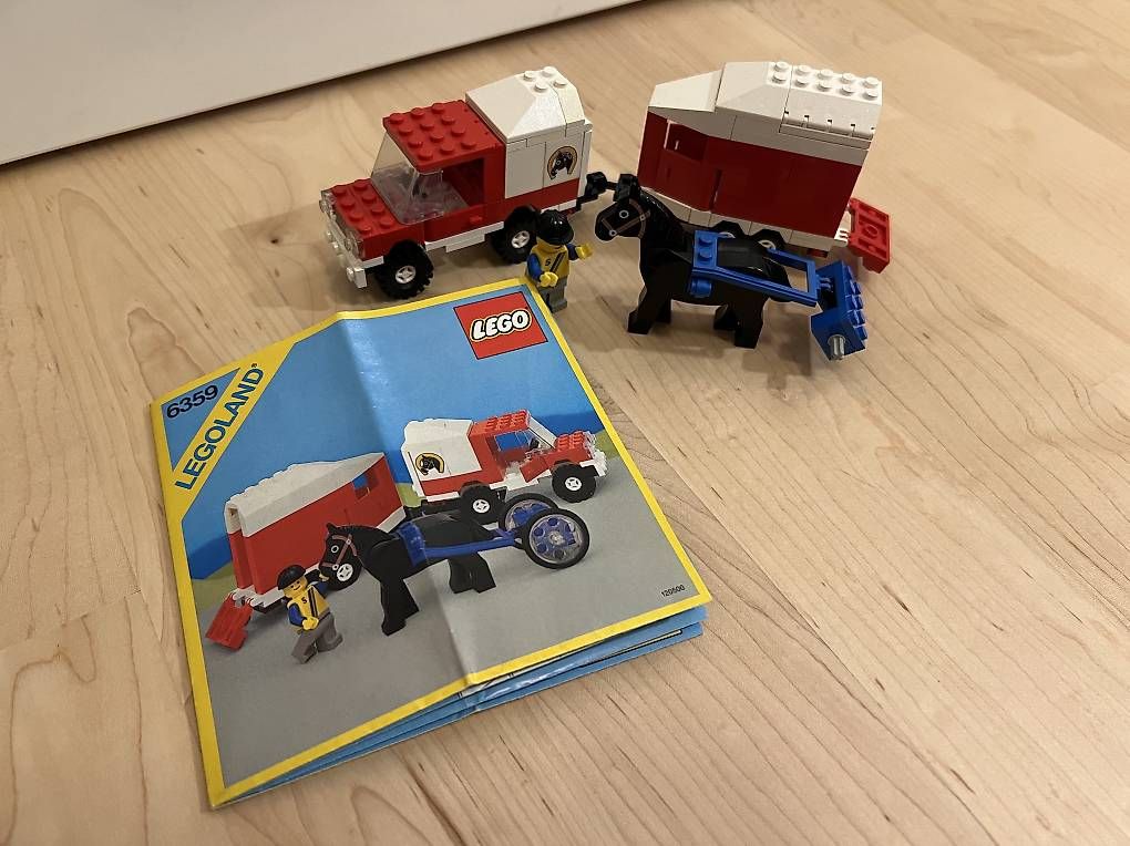 Spielzeuge: Lego Vintage 6359 Pferdeanhänger – Gebraucht aus Zürich von Voerny