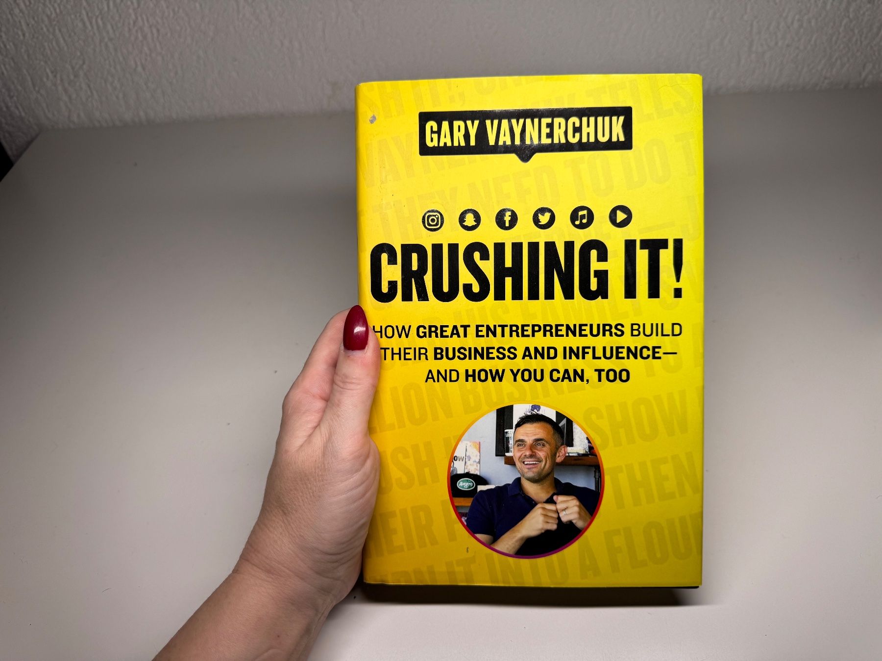 Libri: BOOK: Gary Vaynerchuk, Crushing it – Usato da Grosswangen venduto da English_books