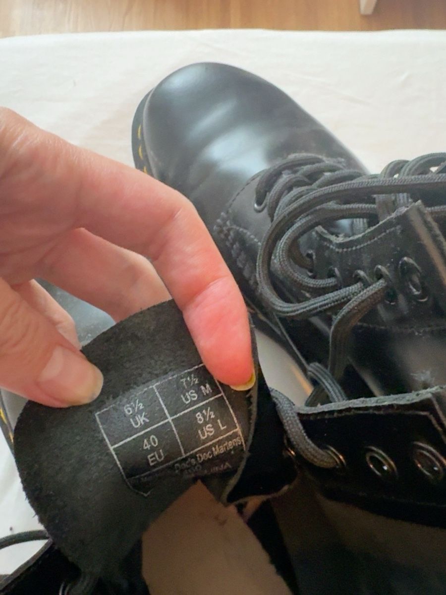Dr. Martens Herrenschuhe: Doc martens classic black leather 40 – Gebraucht aus Basel von Jessve8 1