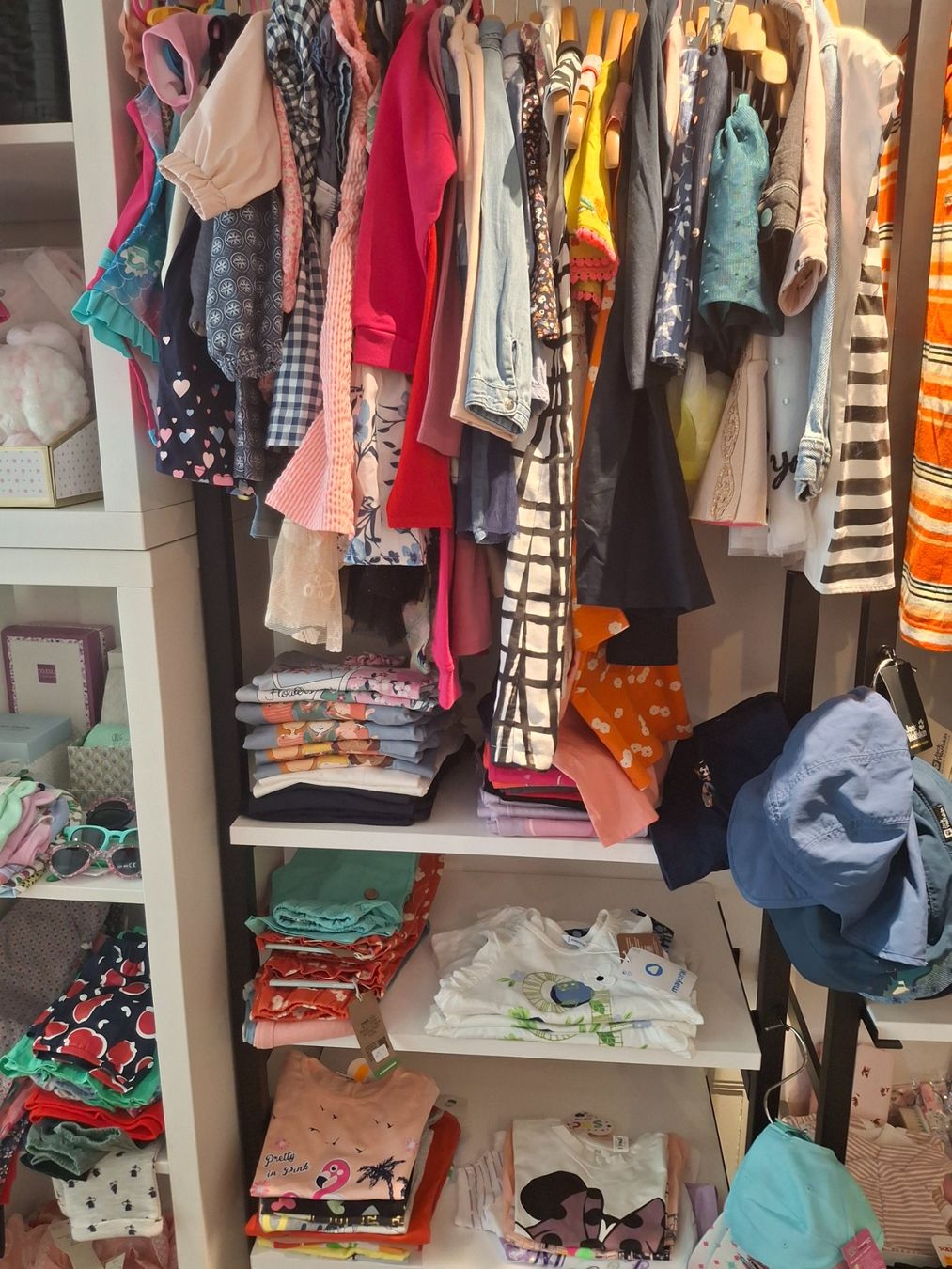 Lotti & Set di vestiti: Kleiderpaket  200 Teile – Usato da Oberhofen am Thunersee venduto da katka99