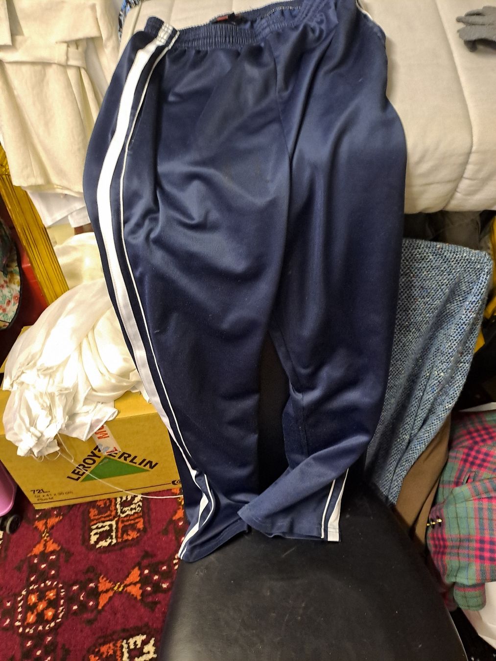 Pantaloni: Herren Trainingshose dunkelblau Grösse L – Usato da Zürich venduto da Schoebi19 2