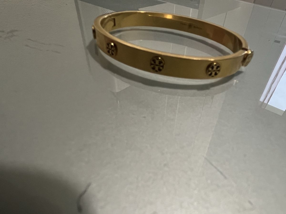 Placchette & Badge: Tory Burch Bangle Gold Tone Good Condition – Usato da Grosshöchstetten venduto da mak_c97m 1