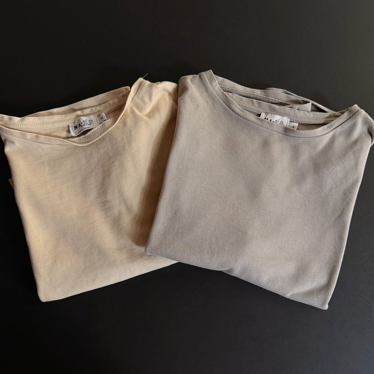 T-shirt: 2x NAKD Basic T-Shirts (beige & grey) – Usato da Schaffhausen venduto da nuhcyar