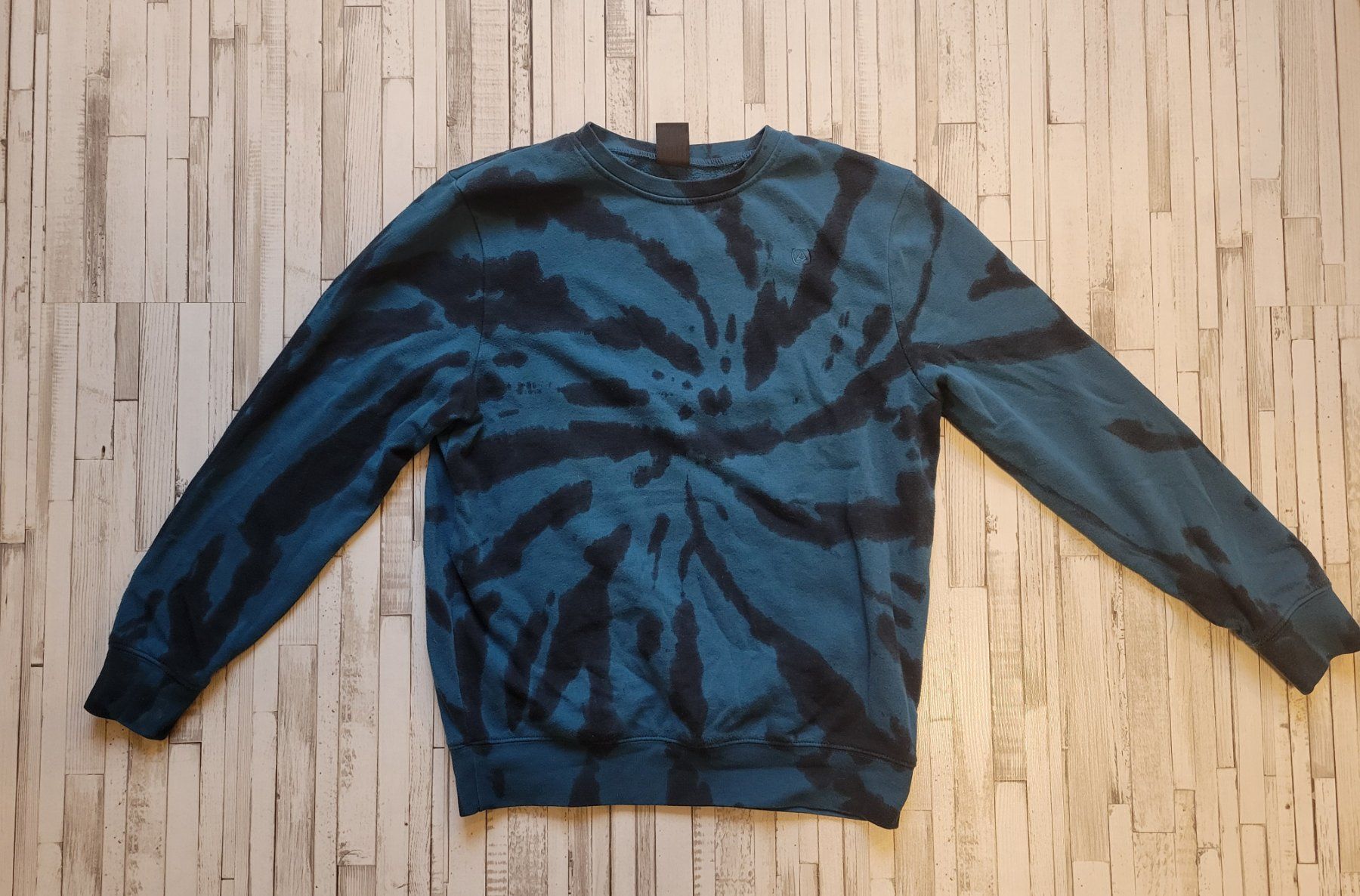 Maglioni & Felpe: Pull bleu et noir – Usato da Delémont venduto da Osamuwuu