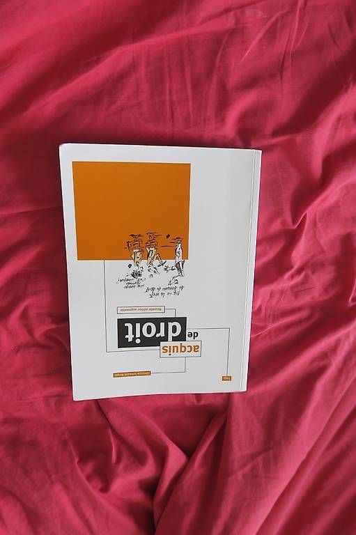 Bücher: Livre ACQUIS de DROIT – Gebraucht aus Neuchâtel von Mimijamet