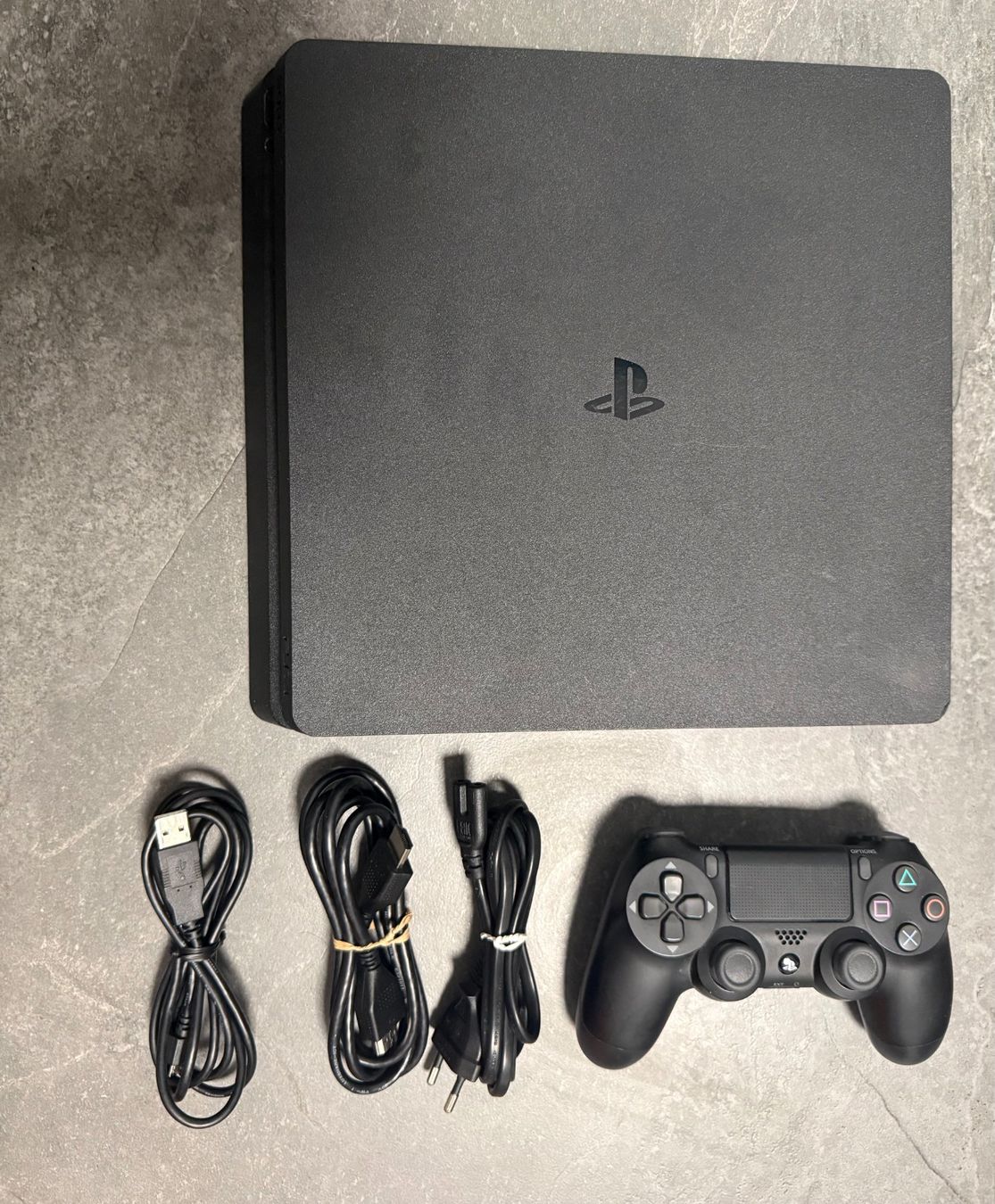 Sony Console: Console Sony Playstation 4 - PS4 – Usato da Pont-de-la-Morge venduto da Darfal
