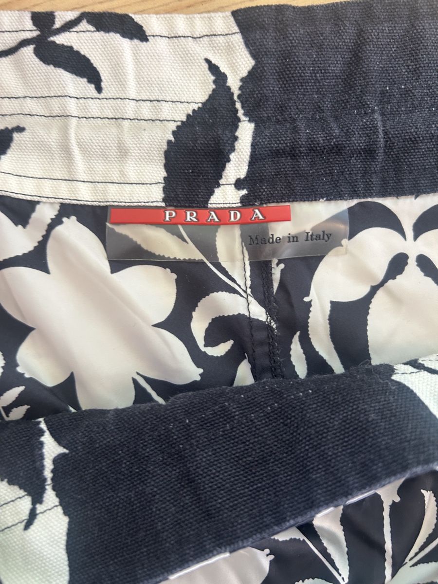 Prada Gonne: Prada Vintage-Rock schwarz/creme mit Blumenprint – Usato da Zürich venduto da Seraphine_1302 3