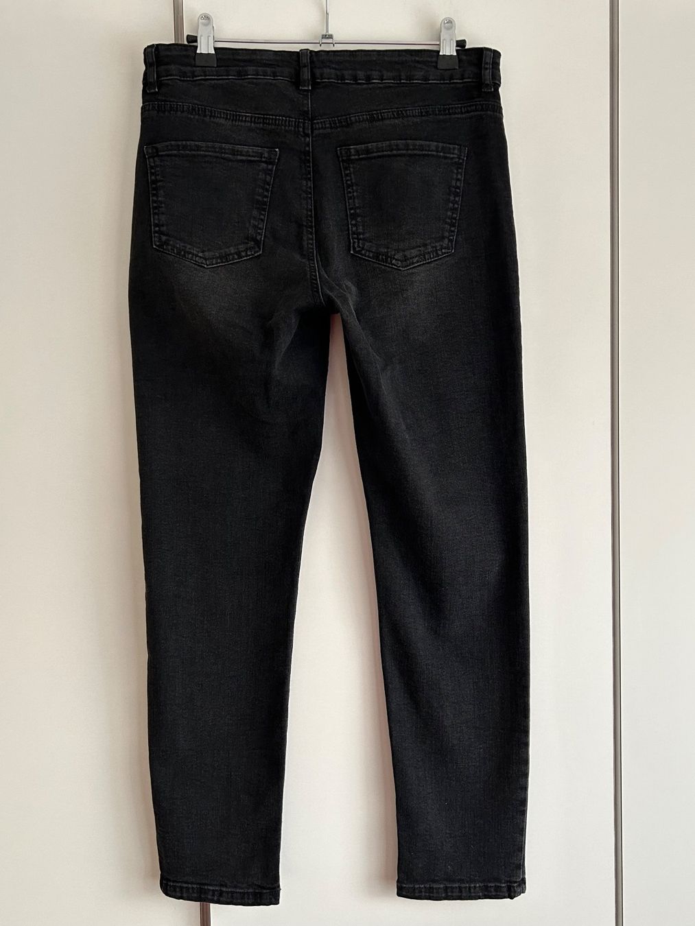 Jeans: Coole schwarze Jeans mit Strass-Steinen – Usato da Bern venduto da Smile-2707 3