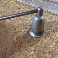 Antiker Kerzenloescher Metall, Vintage-Access