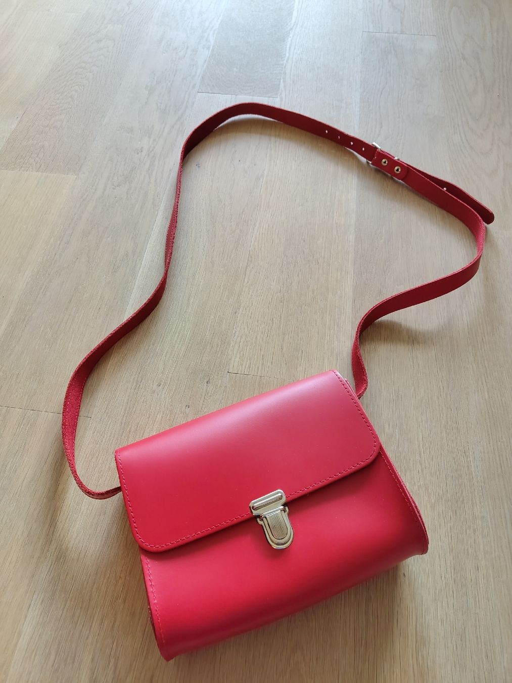 Borse: Rote Damen Handtasche aus Leder mit Schultergurt – Nuovo (secondo la descrizione) da Zürich venduto da Etterebdan