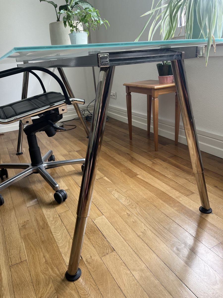 Tables: Glastisch, grosser Bürotisch oder Esstisch – D'occasion à Zürich par Luanahendseth 3