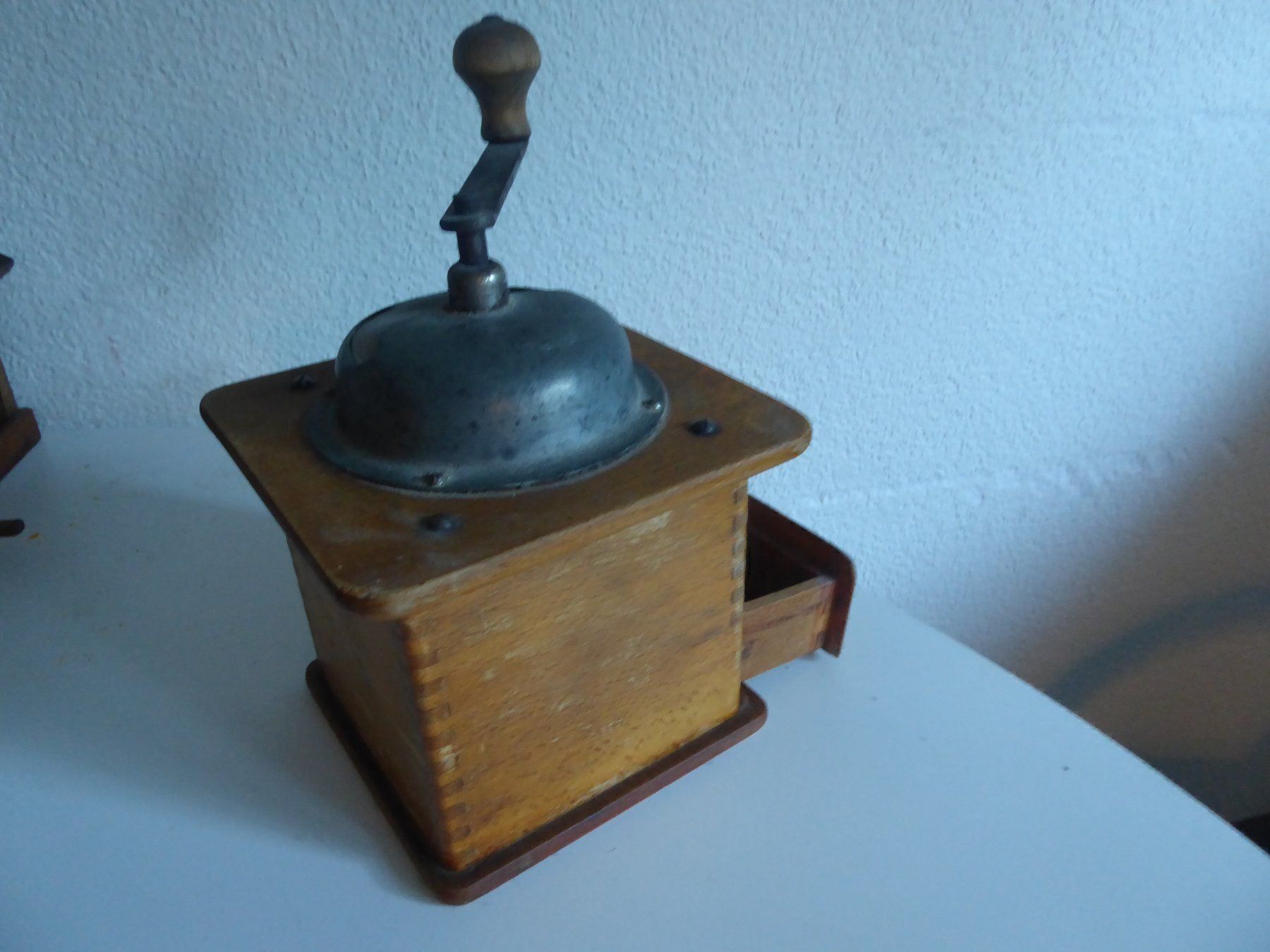 Küchengeräte: schöne alte Kaffee - Mühle – Gebraucht aus Zürich von Chaeffeler 4