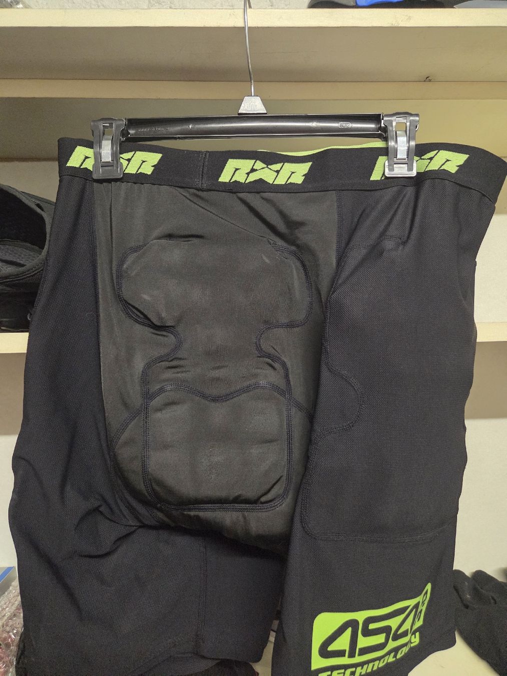 Protections: Short de protection RXR Protect – D'occasion à Dombresson par bou555 1