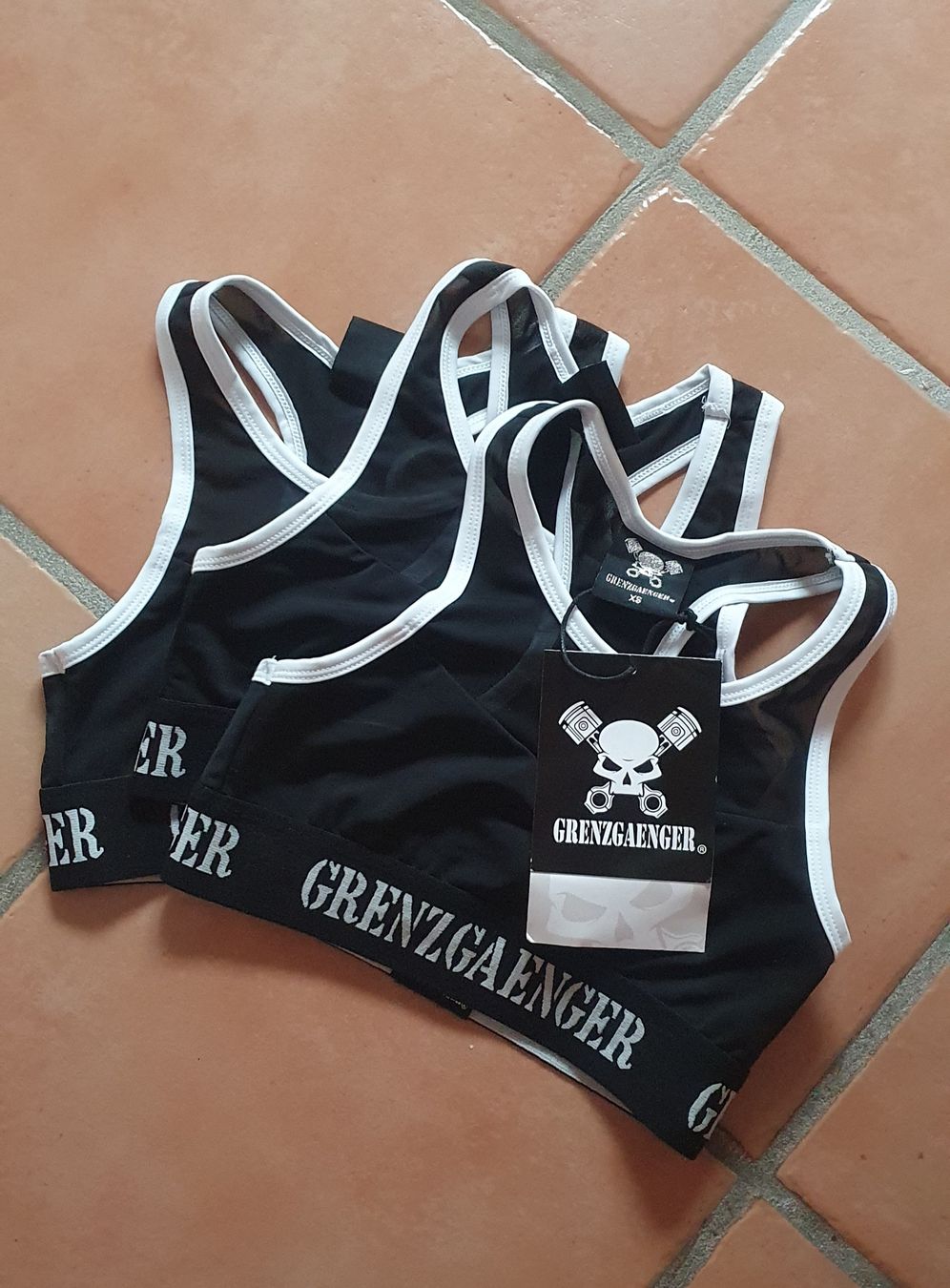Tops: Grenzgaenger top – Neuf avec emballage d'origine à Malvaglia par saras22