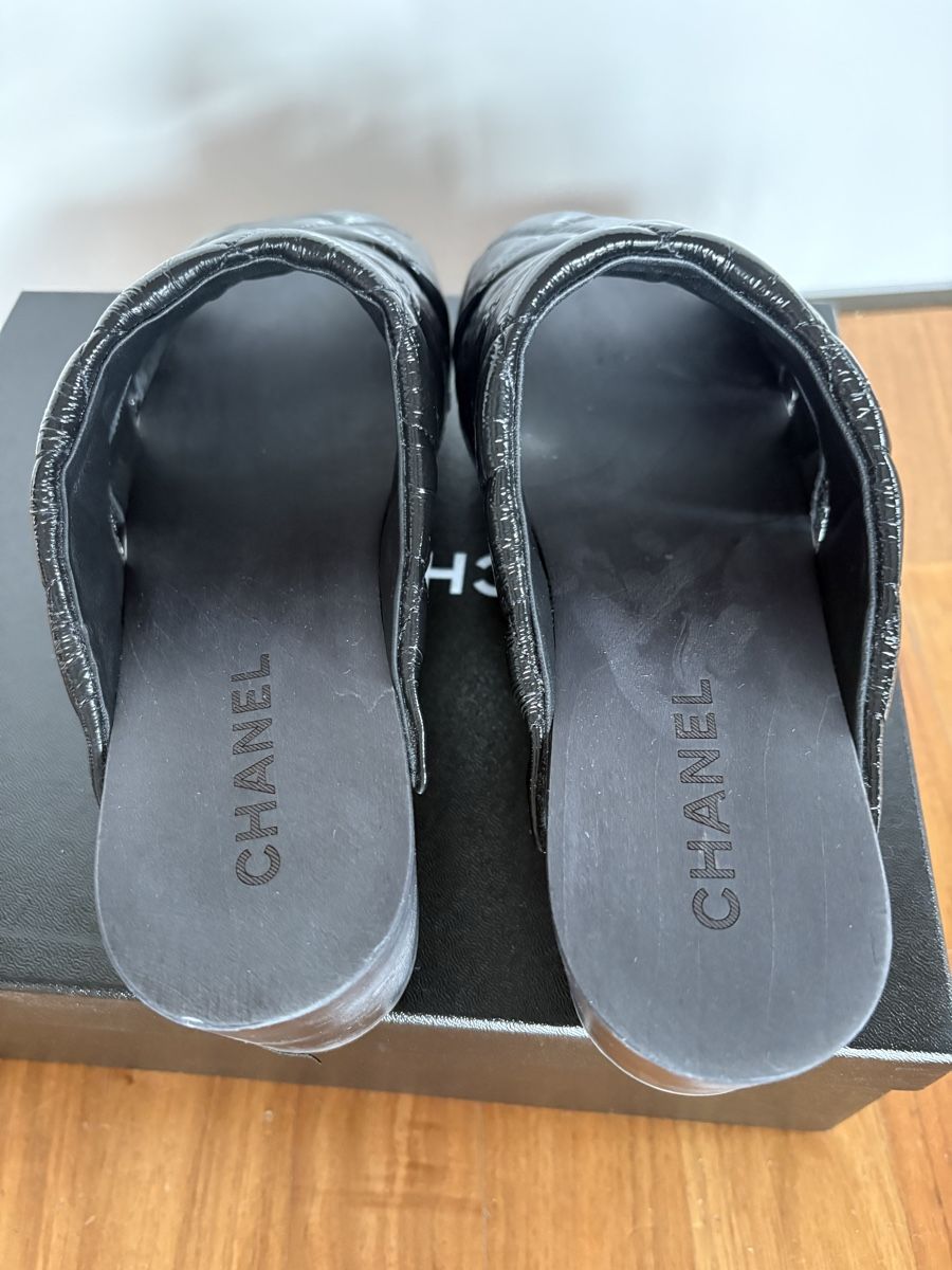 Chanel Scarpe da donna: Orginal Chanel Clogs - Gr. 40 – Usato da Salenstein venduto da Stella0805 1