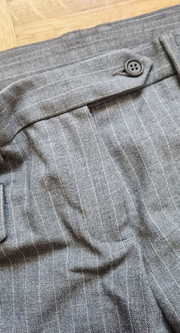 Benetton Hosen: Pantalon BENETTON rayé gris élégant - Taille 44 – Neu (gemäss Beschreibung) aus Le Locle von Arya4 2