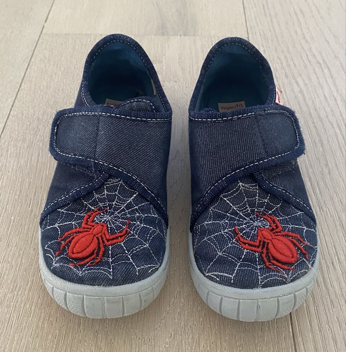 Superfit Schuhe für Jungen: Hausschuhe superfit Gr. 27 – Gebraucht aus Hofstetten SO von ani_55wx 1