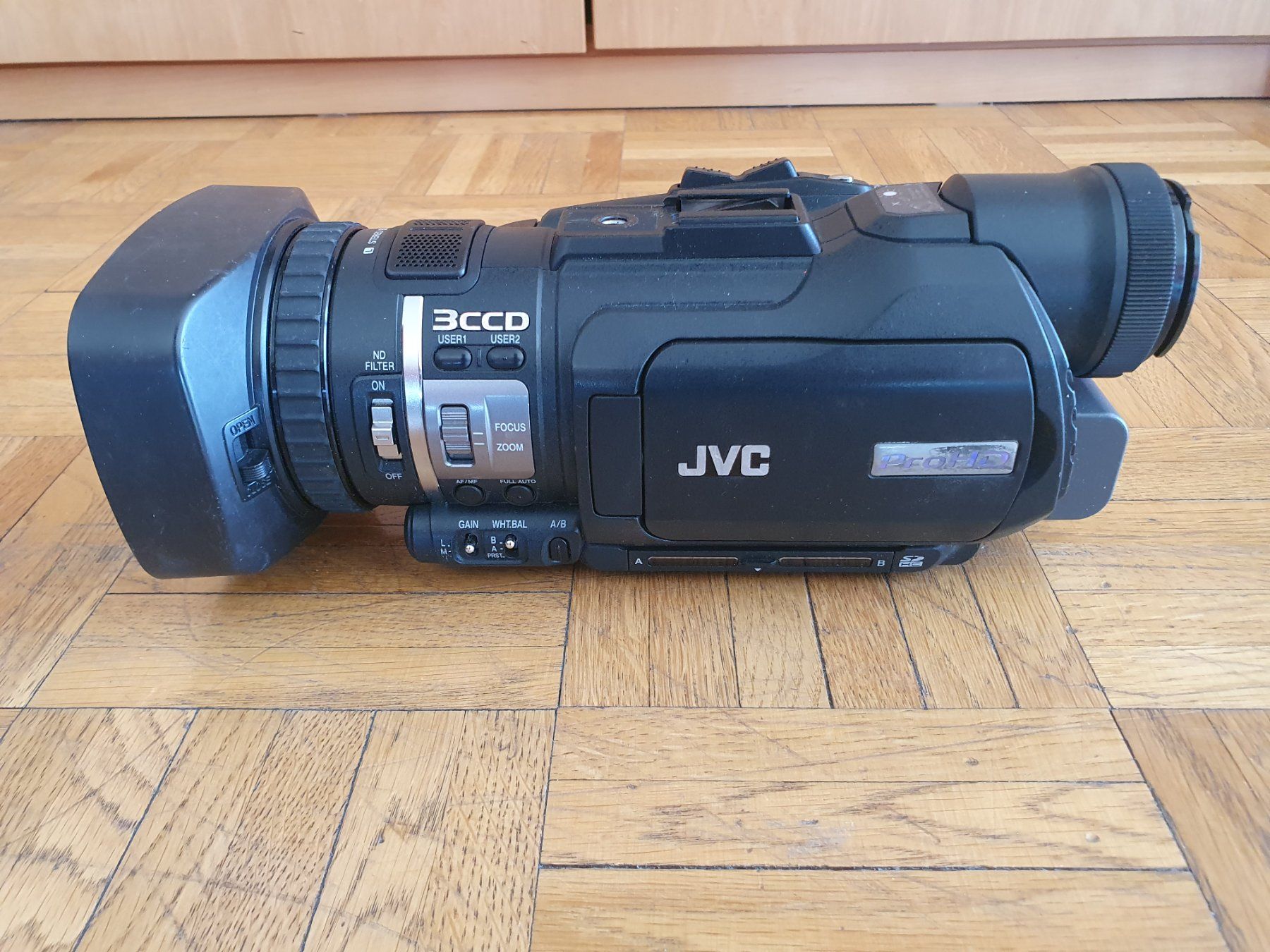JVC Videocamere: Caméra vidéo JVC GY-HM100E – Usato da Petit-Lancy venduto da at_6rdt 1