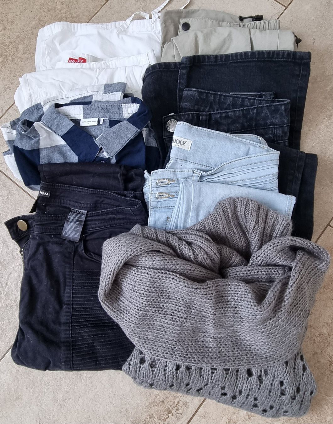 Lotti di vestiti: Tolles Kleiderpaket gr.36 – Usato da Grossdietwil venduto da GNOM313